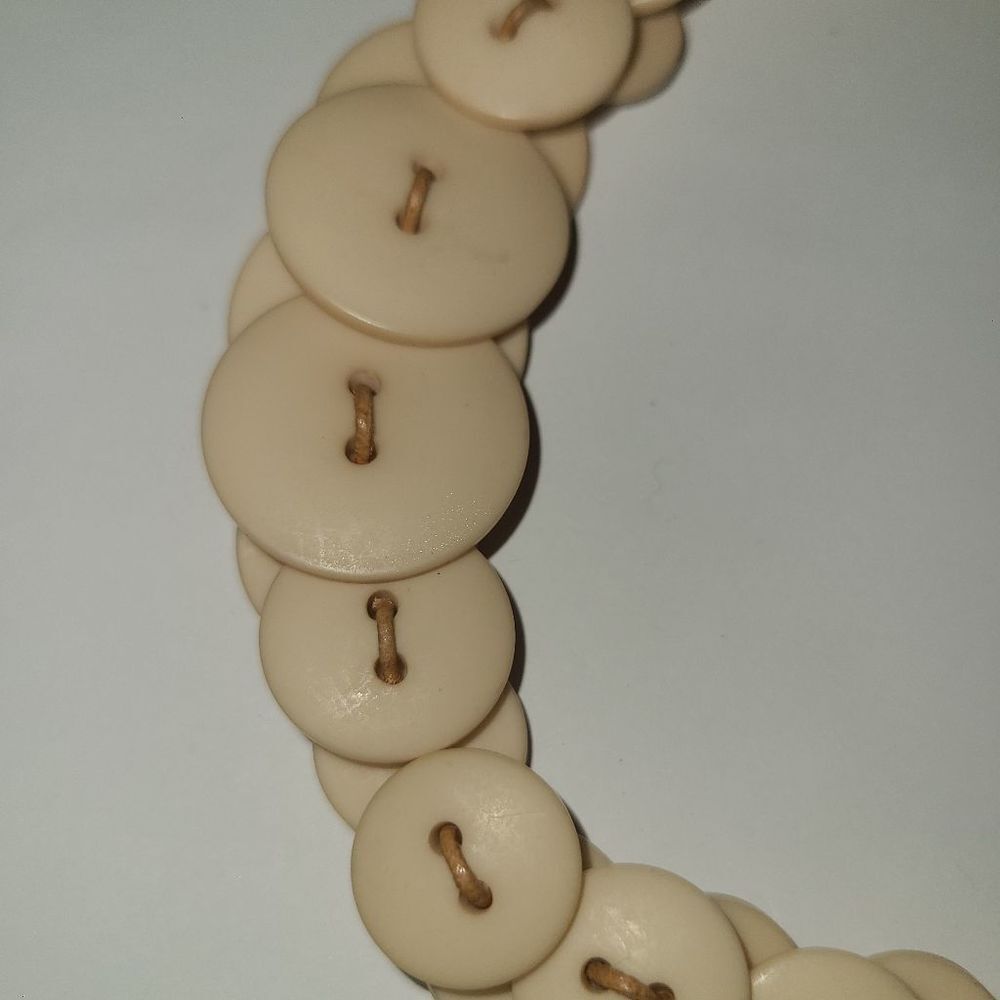Retro Funky Button Necklace - Picture 2 of 7